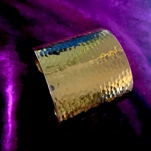 Hammered Golden bracelet (very fashionable in 2026)
